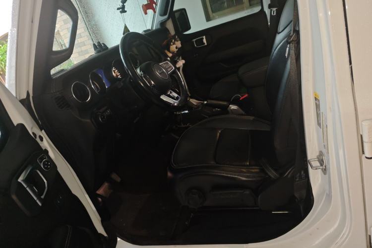 Used Jeep Wrangler 2019 2.0T Sahara Four-Door Version China VI Emission Standard