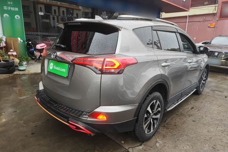 Used Toyota RAV4 2016 2.0L CVT Two-Wheel Drive Fashion Edition China V Standard Rear Right 45 Deg