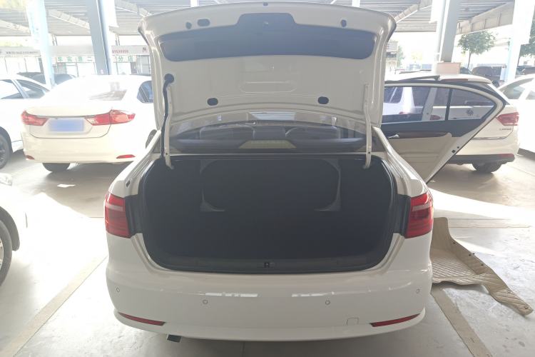 Used Volkswagen Lavida 2013 Restyled Classic 1.6L Manual Comfort Edition