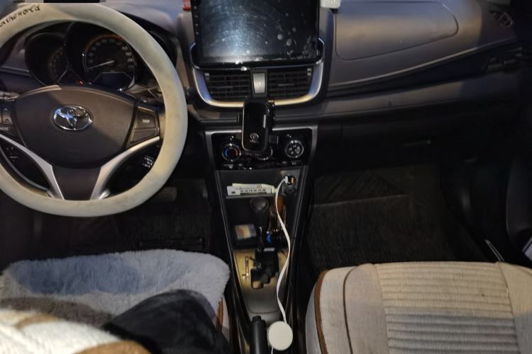 Used Toyota YARiS L Zhi Xiang 2022 1.5L CVT Leading PLUS Edition Center Console