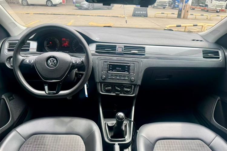 Used Volkswagen Santana 2016 1.6L Manual Comfort Edition Interior 1