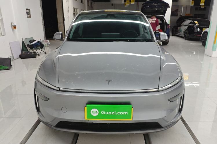 Used Tesla Model Y 2025 Long-Range All-Wheel-Drive Version
