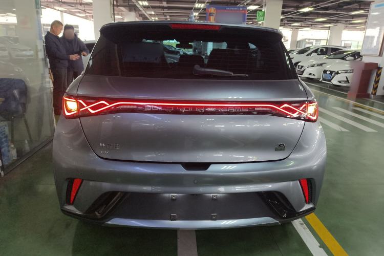 Used BYD Dolphin 2023 420 km Fashion Edition
