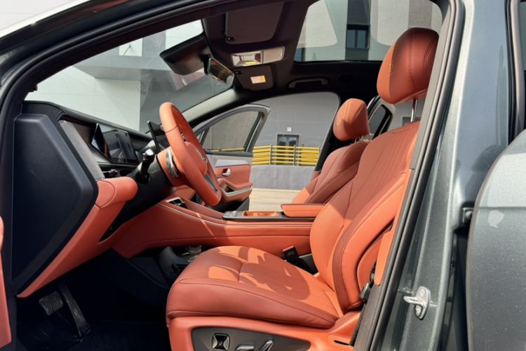 Used BYD Tang L 2025 EV with 670 km Range LiDAR and Premium Features
