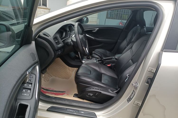 Used Volvo V40 2017 T3 Zhiyi Edition