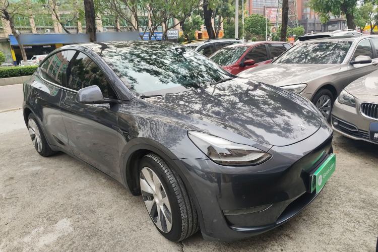 Used Tesla Model Y 2021 Long-Range All-Wheel-Drive Version Front Right 45 Deg