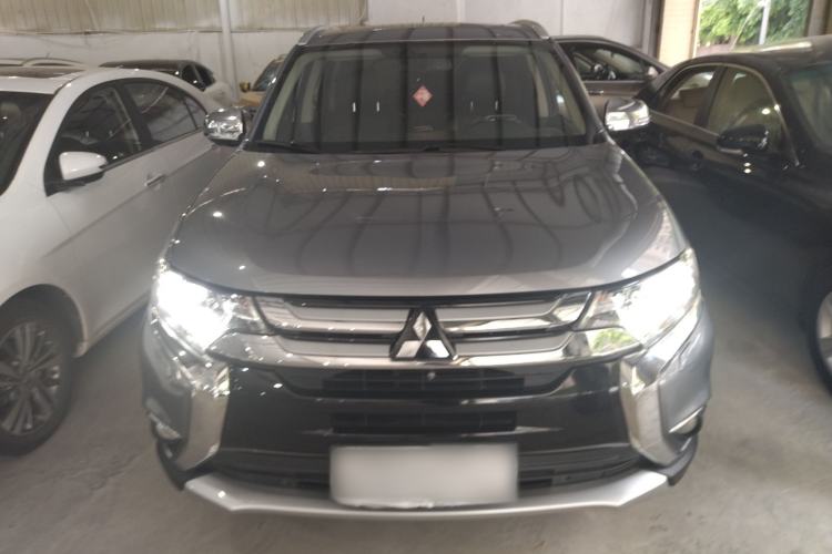 Used Mitsubishi Outlander 2016 2.4L 4x4 Elite Edition 5 Seats Front