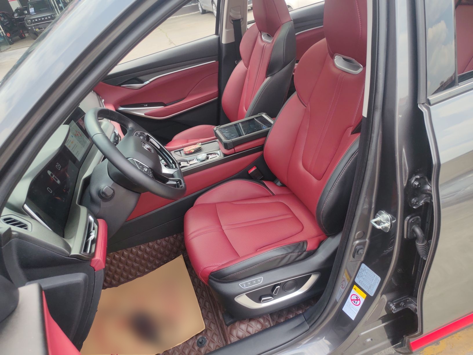 المقاعد الأمامية داخل السيارة