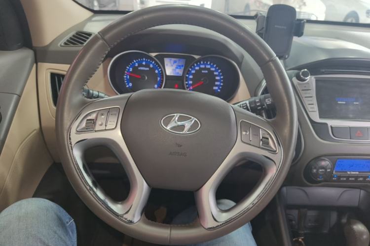 Used Hyundai ix35 2015 2.0L Automatic 2WD Smart Type China IV Steering Wheel