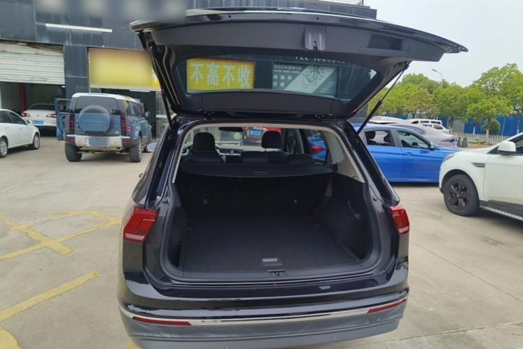 Used Volkswagen Tiguan L 2018 330TSI Automatic Two-Wheel Drive Luxury Edition Trunk