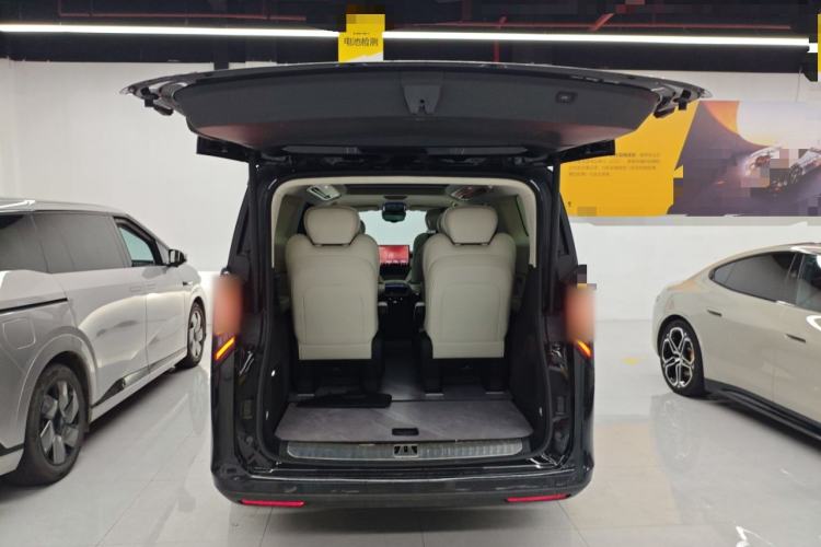 Used Geely Galaxy LEVC L380 2025 650 km Flagship Edition All-Wheel Drive Trunk