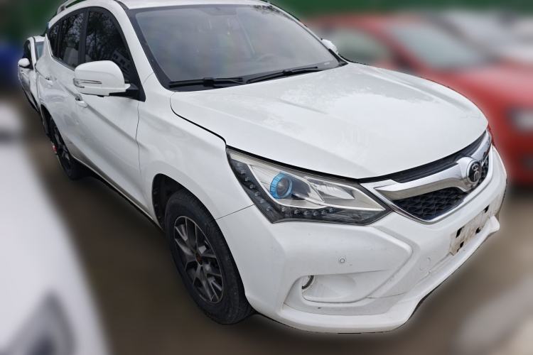 Used BYD Song 2016 GaiShi Edition 1.5TI Manual Elite Model Front Right 45 Deg