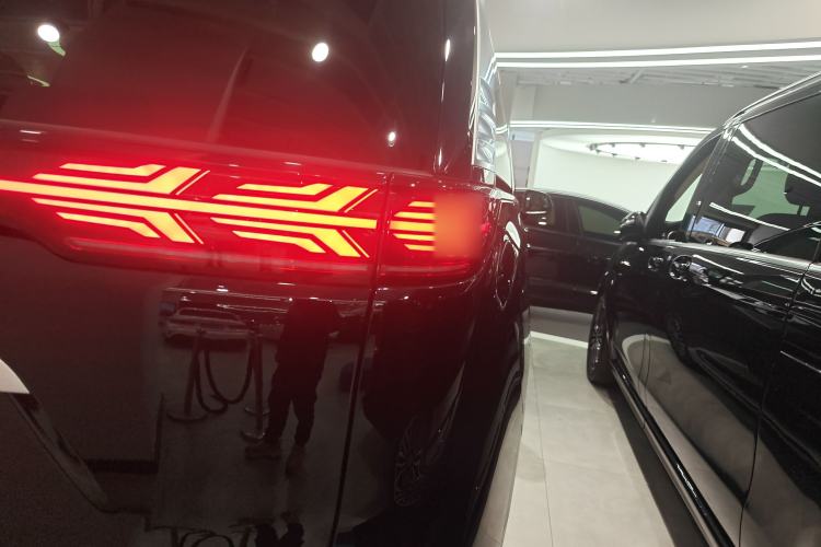 Used Denza D9 2024 EV 620 Premium Model Exterior 3