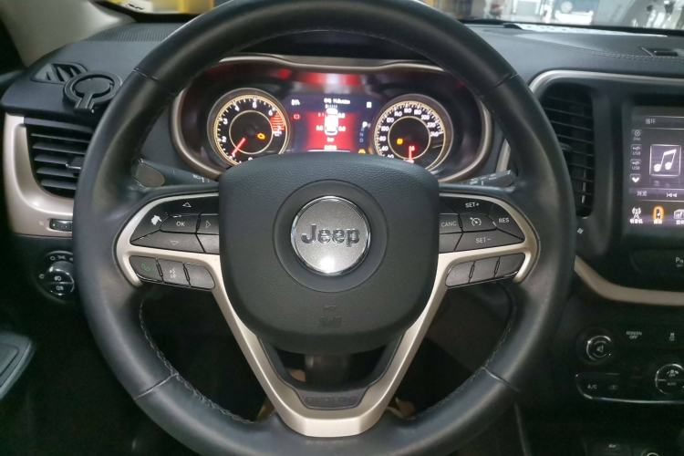 Used Jeep Cherokee 2016 2.0L Superior Edition