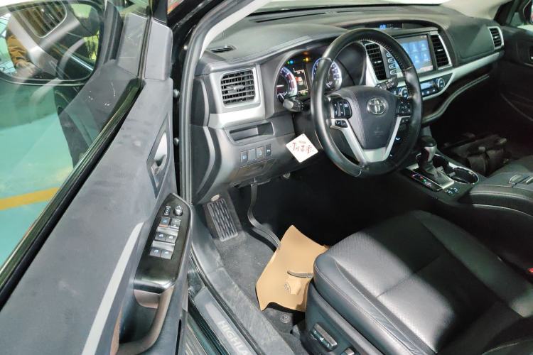 Used Toyota Highlander 2018 2.0T Four-Wheel Drive Luxury Edition 7 Seats China V Emission Standard
