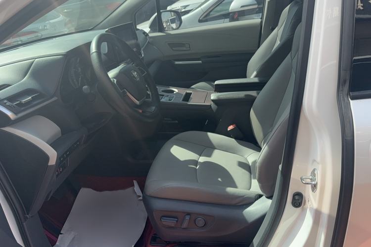 Used Toyota Granvia 2023 2.5L Hybrid Comfort Edition Left Front Seat