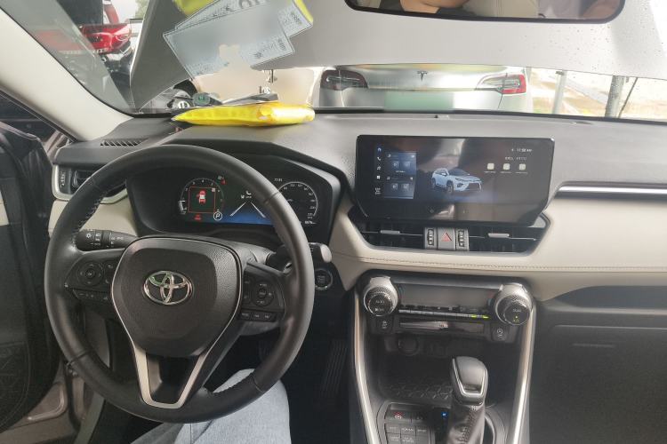 Used Toyota Wildlander 2023 2.0L CVT Four-Wheel Drive Luxury PLUS Edition Center Console