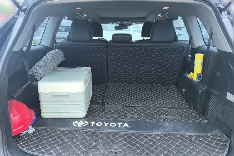 Used Toyota Highlander 2018 2.0T Four-Wheel Drive Luxury Edition 7 Seats China V Emission Standard Trunk