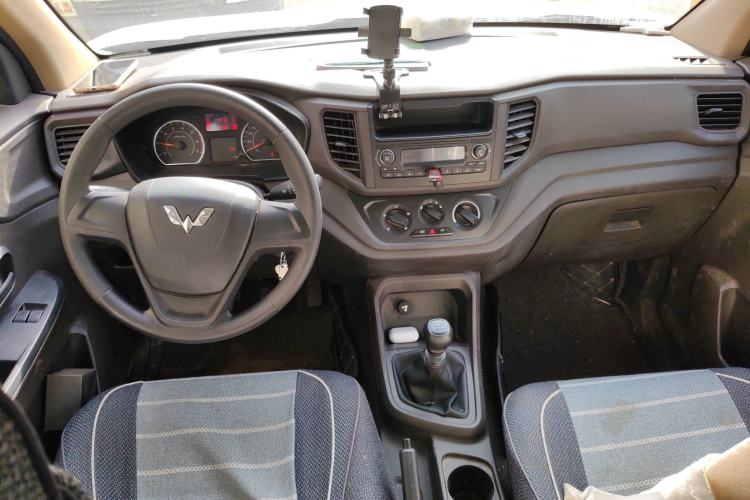 Used Wuling Hongguang V 2019 1.5L Jingqu Version China VI LAR