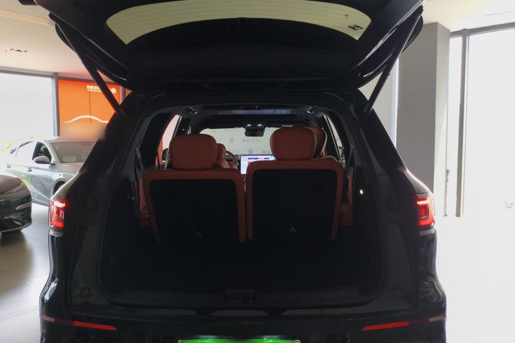 Used Geely Galaxy M9 2025 Model 210km Four-Wheel-Drive Leading Edition Trunk