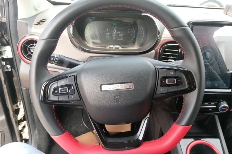 Used Chery QQ Little Ant 2022 Restyled Version Sweet Pink Edition Half-Sugar Version 30.6 kWh 30 kW 301 km Steering Wheel