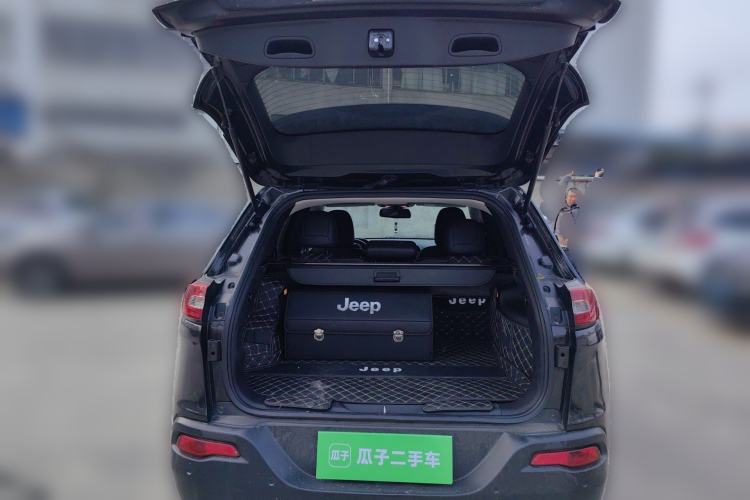 Used Jeep Cherokee 2017 2.0L Superior Edition
