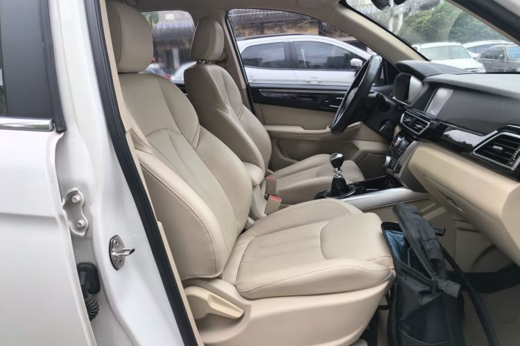 Used Zotye Domy X5 2017 Upgraded Model 1.5T Manual Luxury Version Right Front Seat