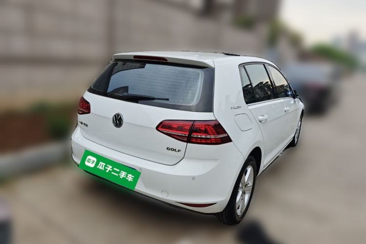 Used Volkswagen Golf 2017 1.6L Automatic Comfort Million-Vehicle Anniversary Edition
