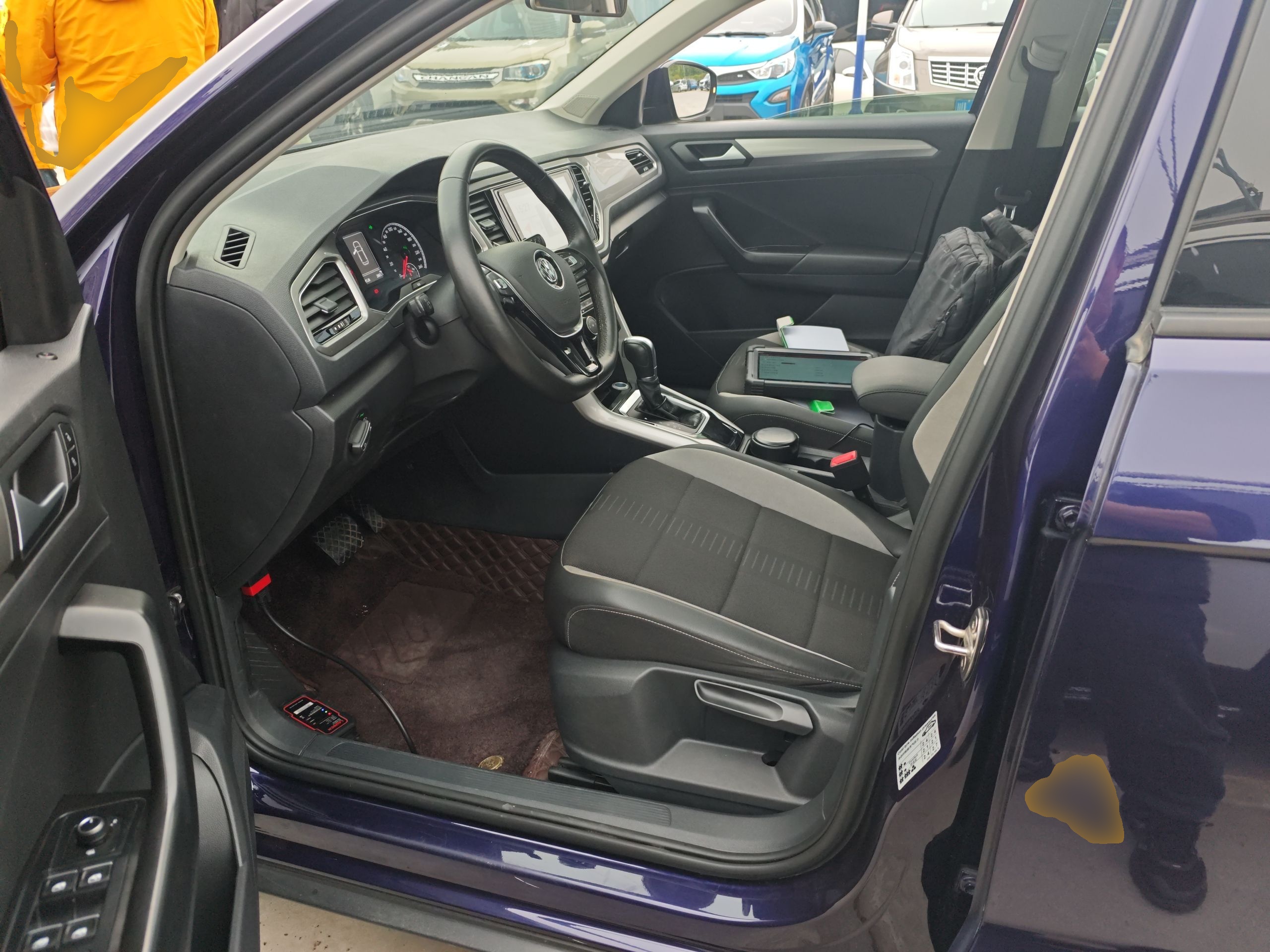 المقاعد الأمامية داخل السيارة