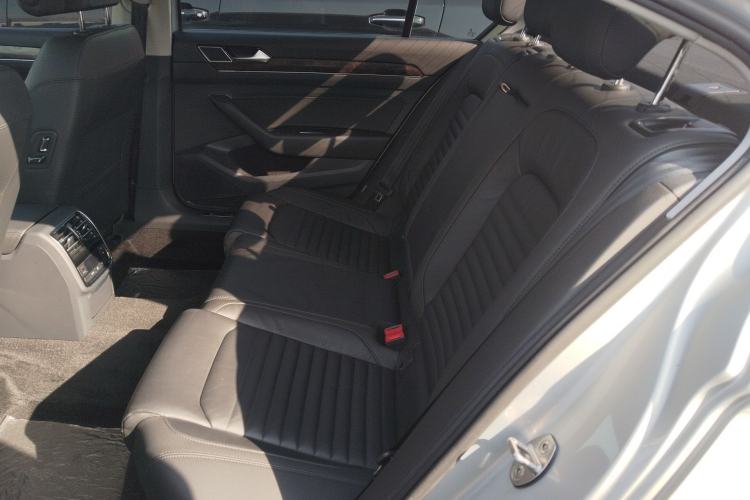 Used Volkswagen Magotan 2018 Facelift 330TSI DSG Luxury Model Left Rear Seat