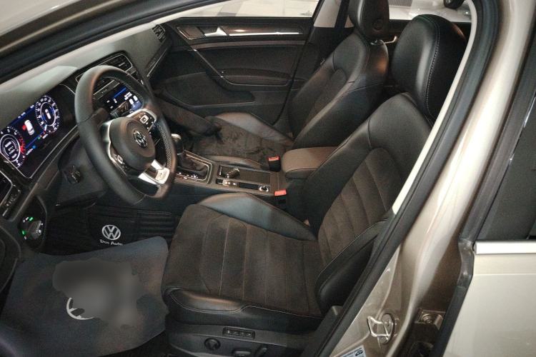 Used Volkswagen Golf 2018 230TSI Automatic Luxury Version Left Front Seat