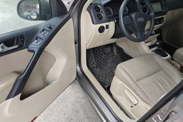 Used Volkswagen Tiguan 2010 1.8 TSI Automatic Two-Wheel Drive Urban Edition Driver Seat