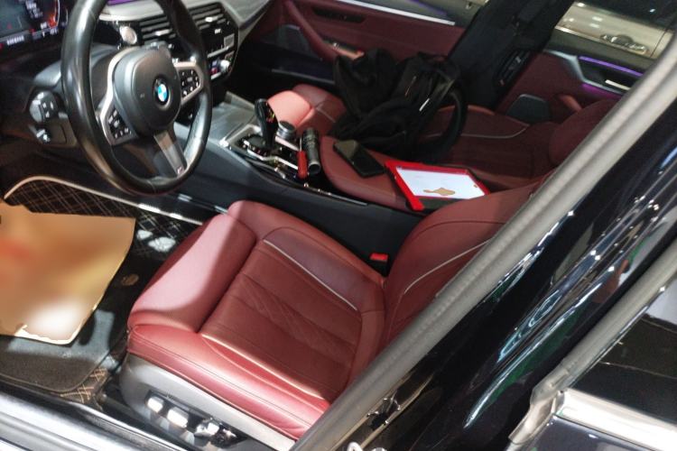 Used BMW 5 Series 2022 Restyled 530Li Luxury Edition M Sport Package Left Front Seat