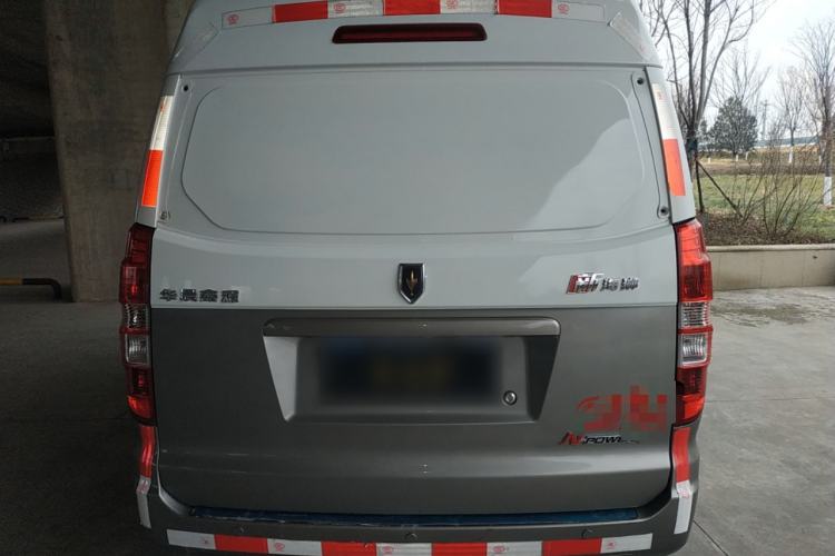 Used Jinbei New Hiace X30L 2022 1.5L Wealth Edition Air-Conditioning-Free Van China VI Standard SWC15M
