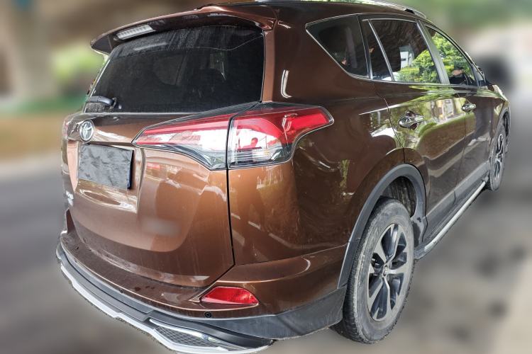 Used Toyota RAV4 2016 2.0L CVT Two-Wheel Drive Fashion Edition China V Standard
