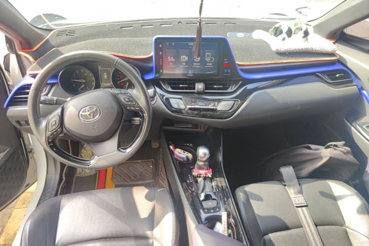 Used Toyota IZOA 2018 2.0L Yichi Edition China V Standard Center Console