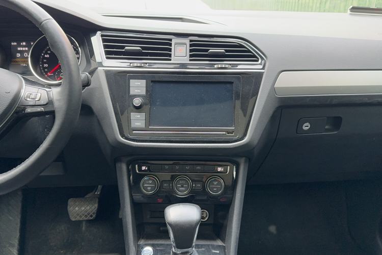 Used Volkswagen Tiguan L 2019 330TSI Automatic Two-Wheel Drive Panoramic Comfort Edition China VI Standard
