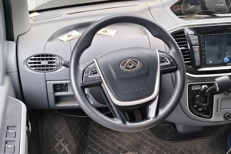 Used SAIC MAXUS Xintu V80 2023 2.0T AMT Classic City Distribution King Short Wheelbase Mid-Roof 3-Seater