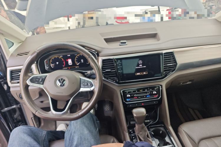 Used Volkswagen Viloran 2020 330TSI Luxury Edition Center Console