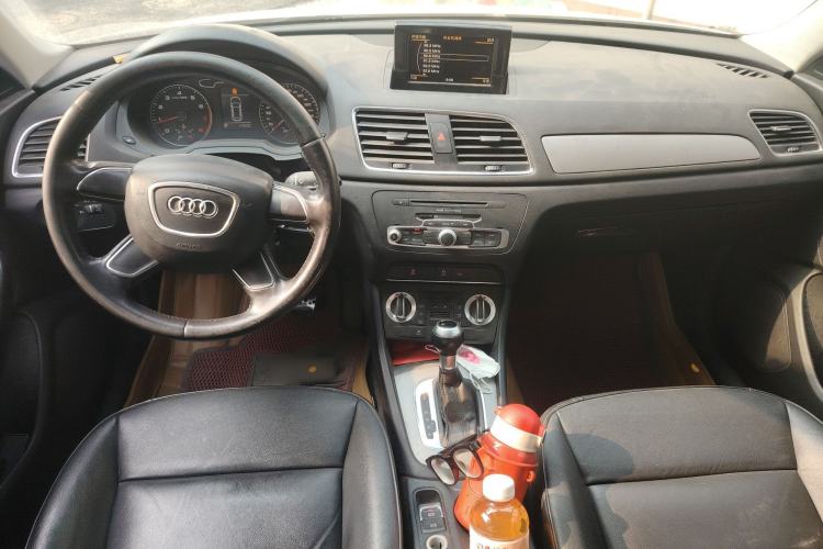 Used Audi Q3 2013 35 TFSI Ambition Edition Center Console