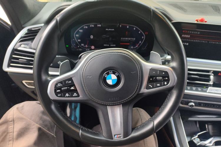 Used BMW X7 2021 Restyled xDrive40i Luxury Version with M Sport Package Steering Wheel