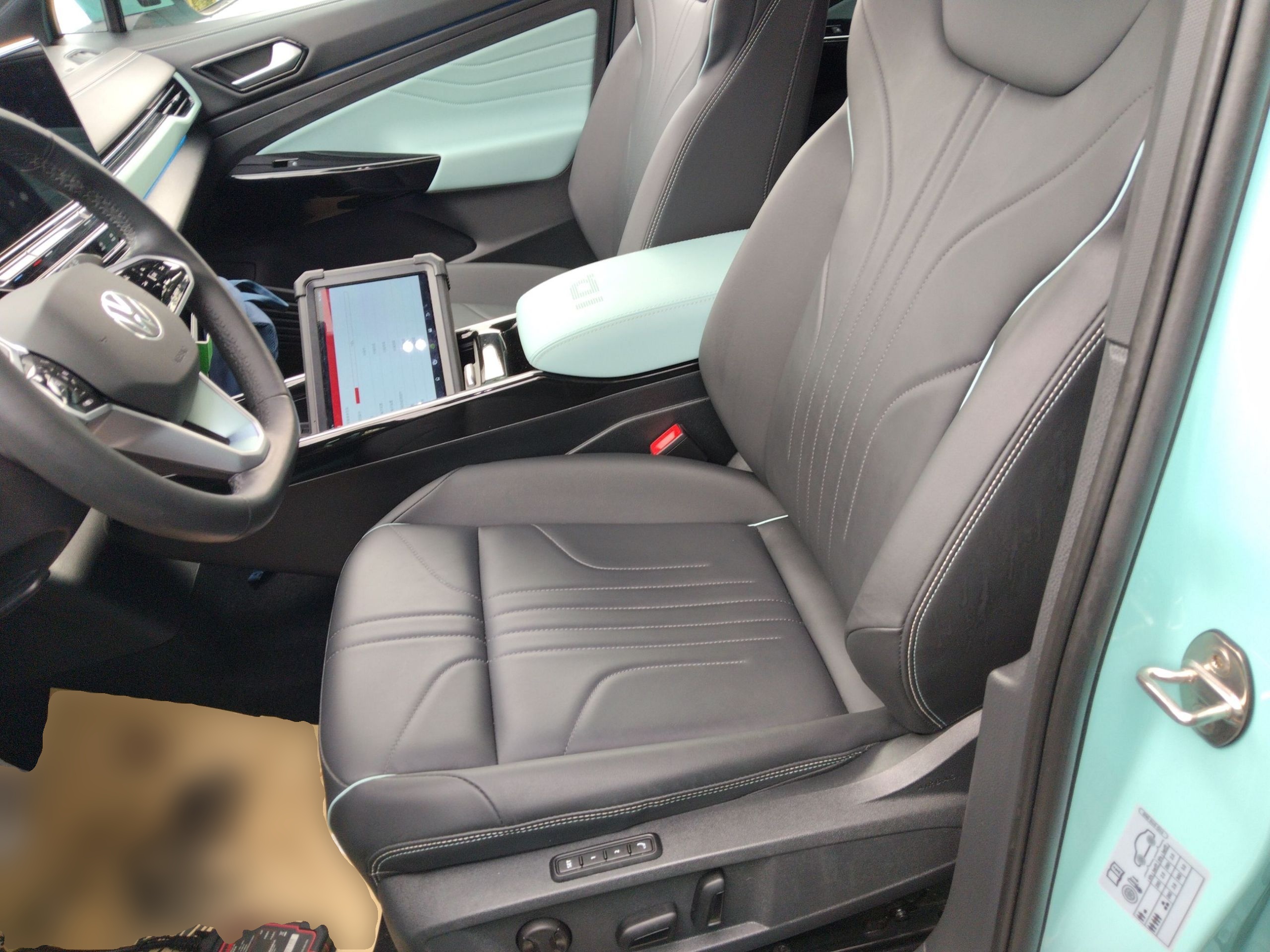 Переднее сиденье в автомобиле