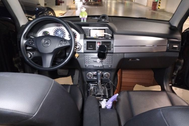 Used Mercedes-Benz GLK-Class 2010 GLK 300 4MATIC Fashion Model Center Console