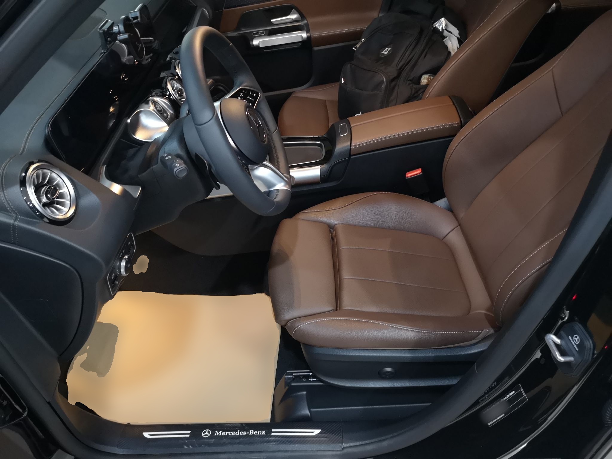 Переднее сиденье в автомобиле