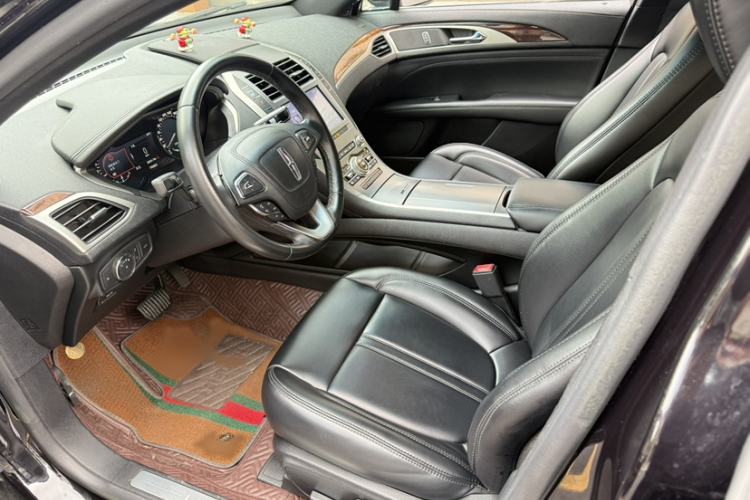 Used Lincoln MKZ 2020 2.0T Deluxe Edition Interior 3