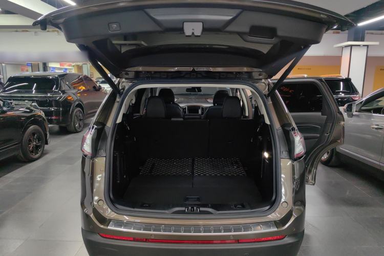 Used Ford Edge 2016 EcoBoost 245 Two-Wheel-Drive Titanium 7-Seater
