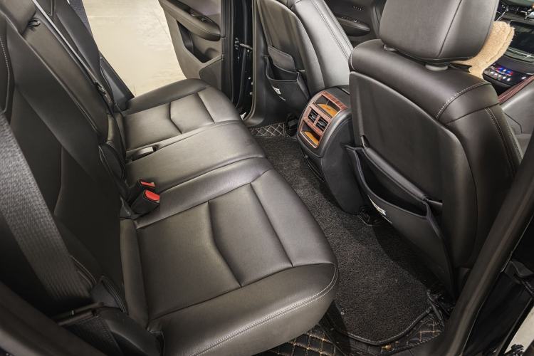 Used Cadillac XT5 2021 28T Luxury Model Interior 3