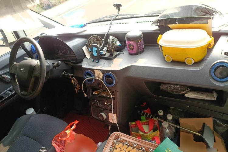 Used New Gonow Aoteng 2022 Pure Electric Van 41.93 kWh Hengtian Guoxuan Center Console