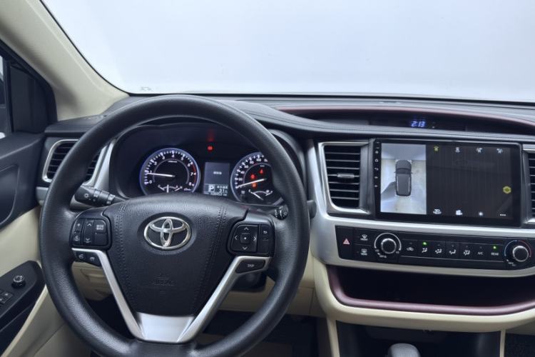 Used Toyota Highlander 2017 2.0T Four-Wheel Drive Elite Edition 7-Seater Interior 2