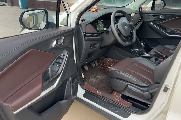 Used CHANGAN CS15 2019 1.5L Manual Entry-Level Version China VI Standard Interior 1